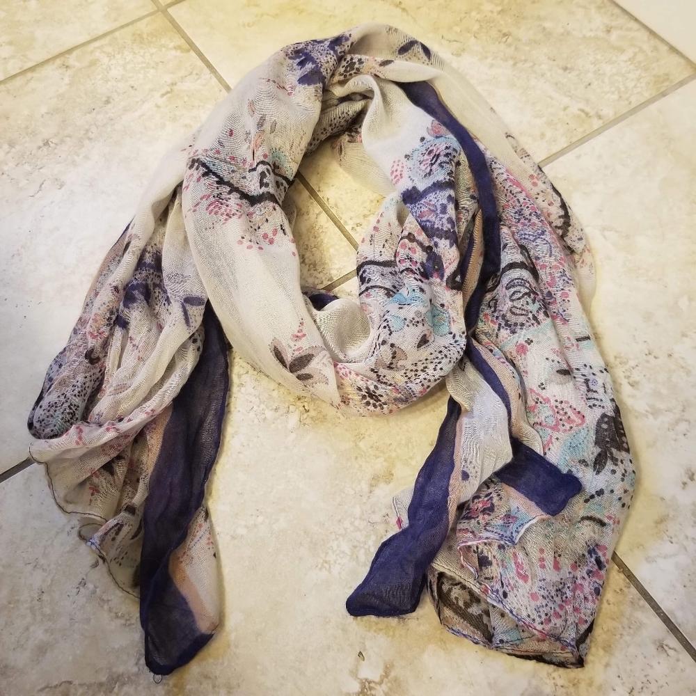 3/$30 NWOT Floral scarf